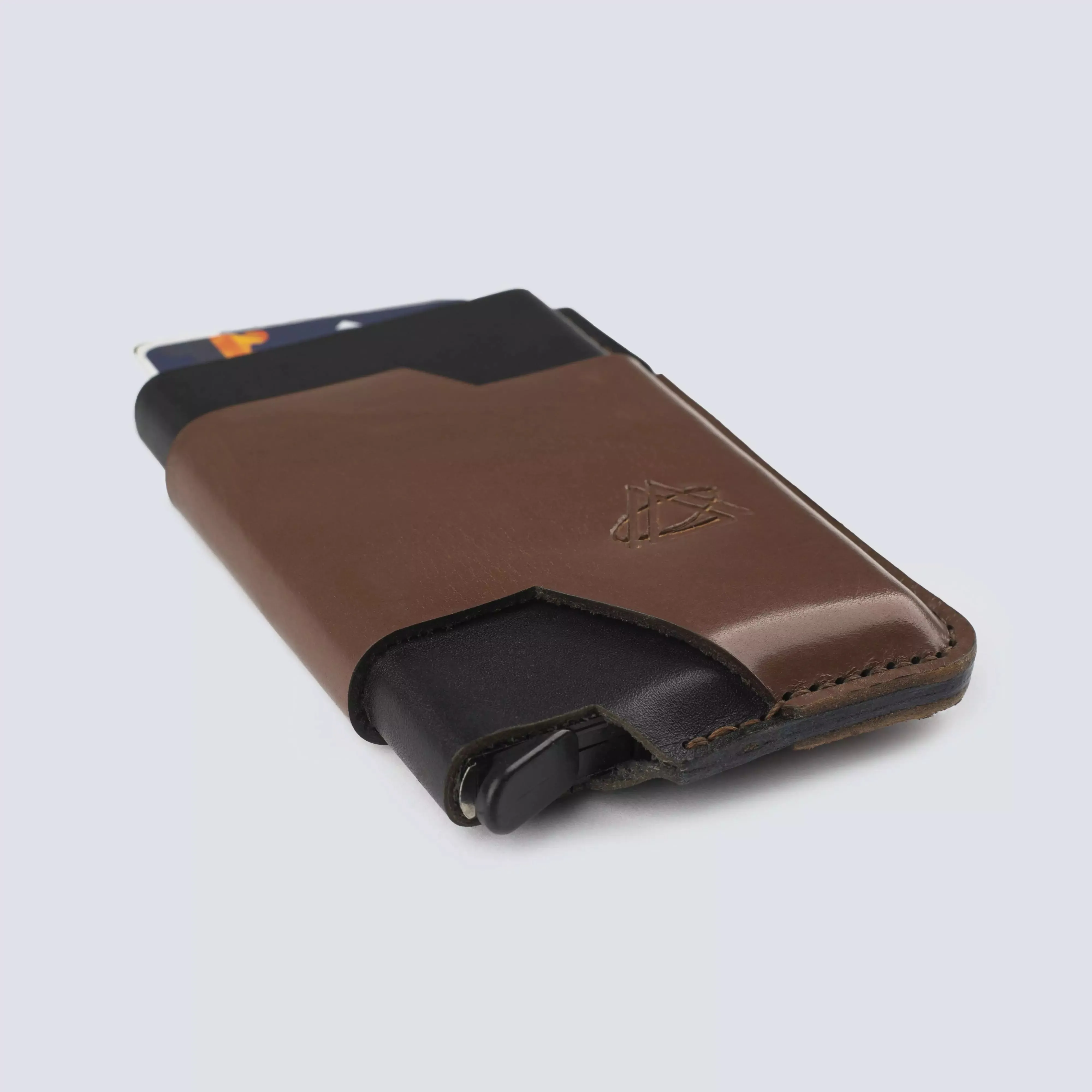 بوب اب - حافظة كروت من الجلد الطبيعي الأصلي مصنوعة يدويًا مع خاصية حماية RFID -بنى