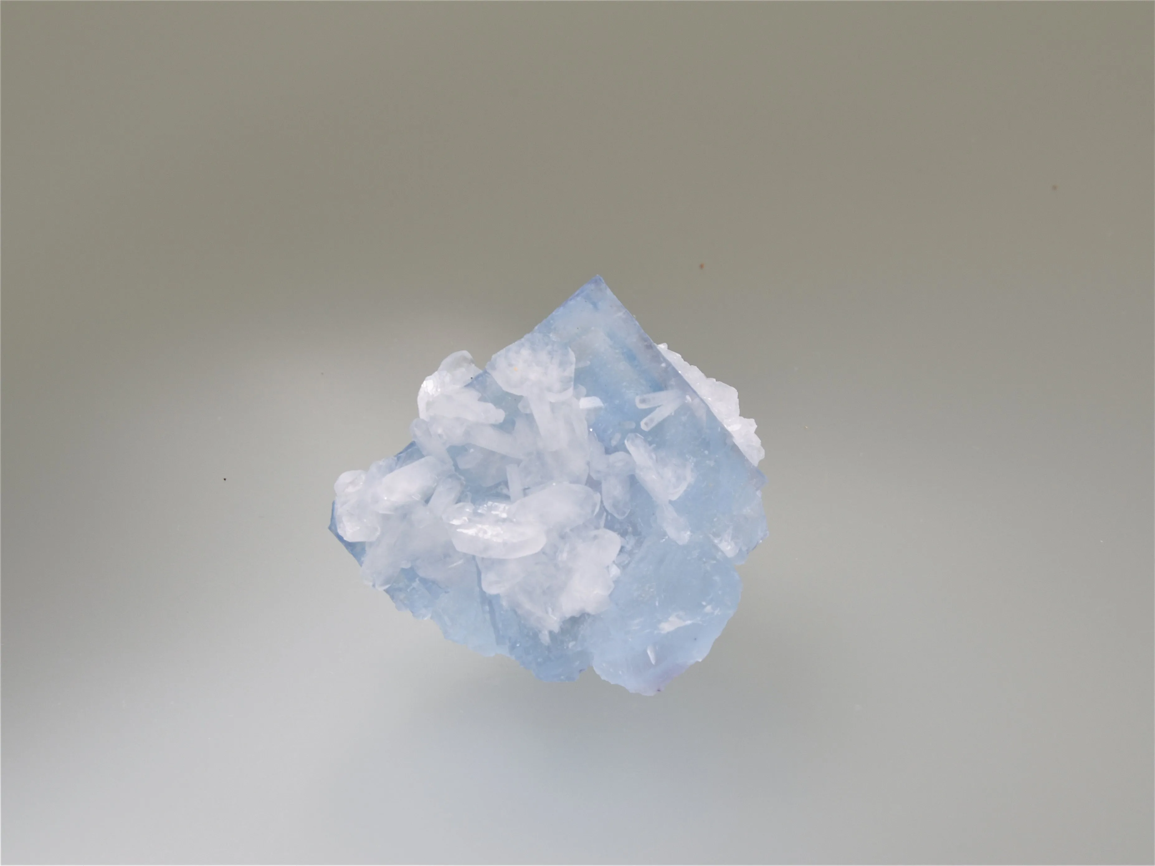 Barite on Fluorite, Rosiclare Level Minerva #1 Mine, Ozark-Mahoning Company, Cave-in-Rock District, Southern Illinois, Mined January 1991, Kalaskie Collection #42-172, Miniature 2.3 x 3.5 x 3.9 cm, $500.  Online 10/6.