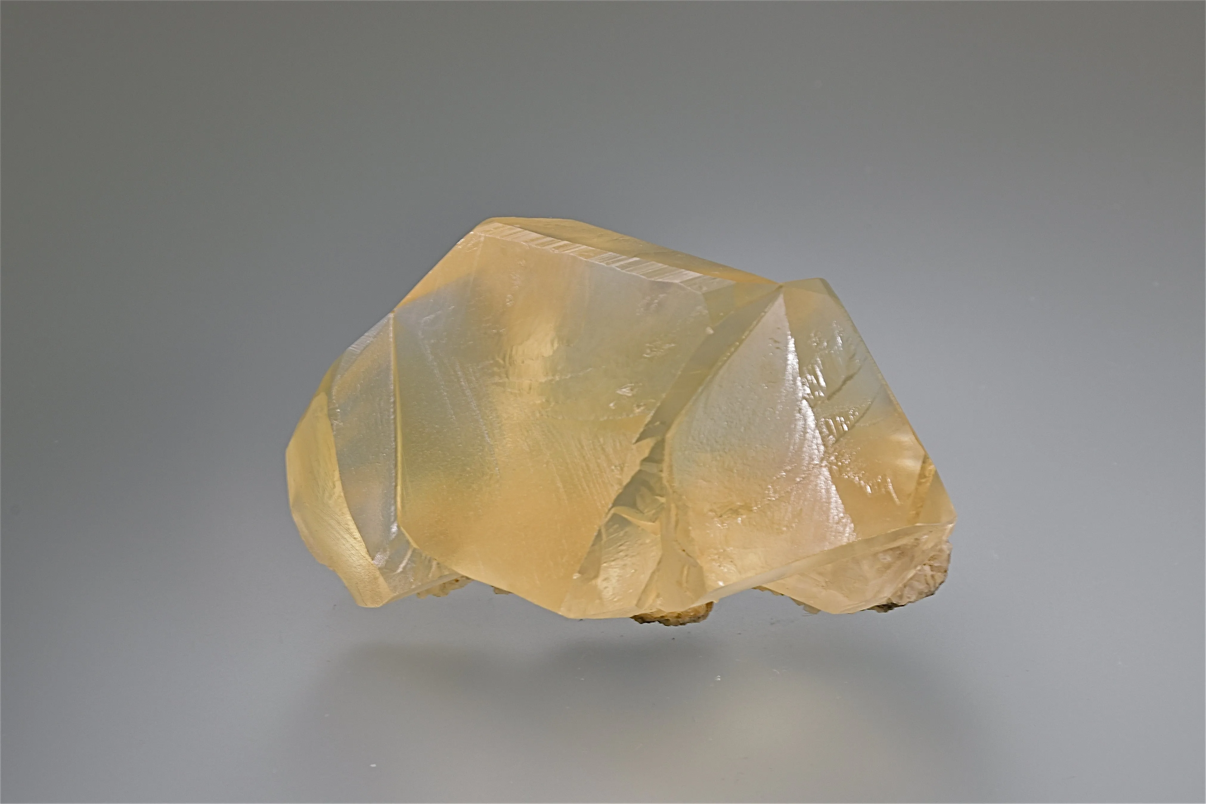 Calcite "Twin", Sokolovsko-Sarbayskoe, Kazakhstan, Collected c. 1994, Kalaskie Collection #887, Miniature 4.0 x 4.0 x 7.0 cm, $300.  Online 11/7.