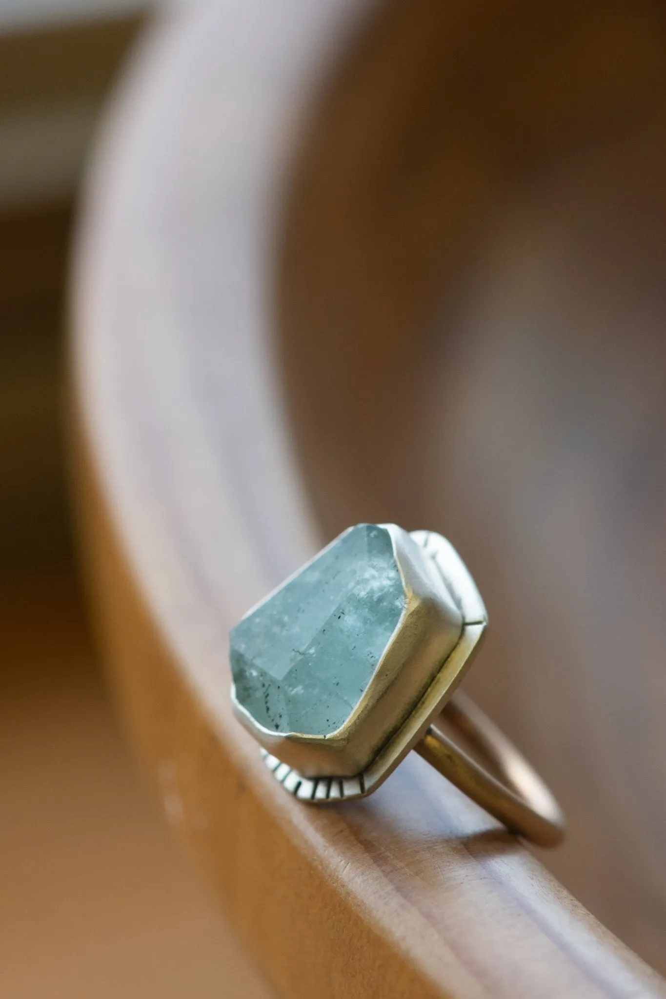 LUSTROUS AQUAMARINE RING