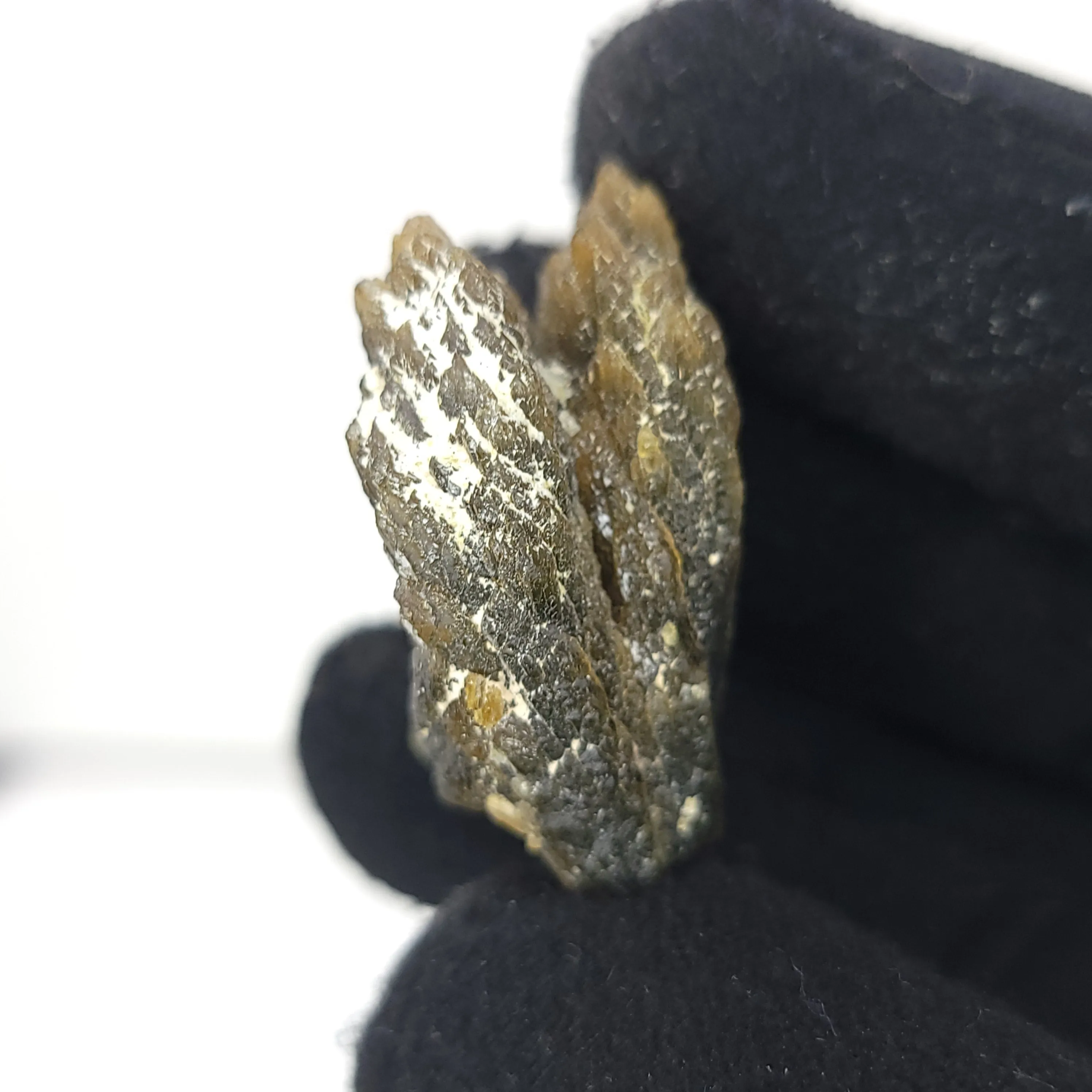 Lustrous Epidote Cluster. 28g.
