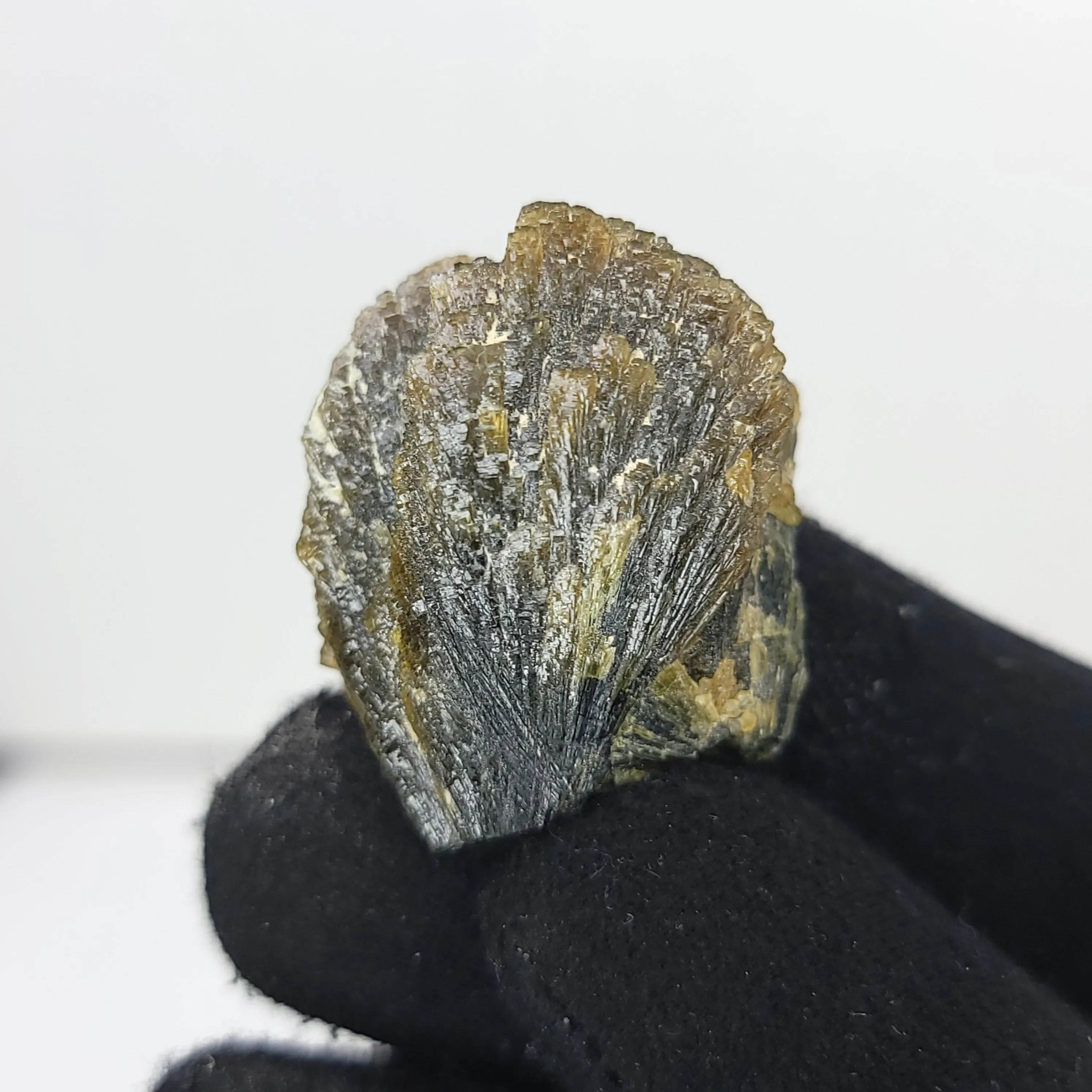 Lustrous Epidote Cluster. 28g.