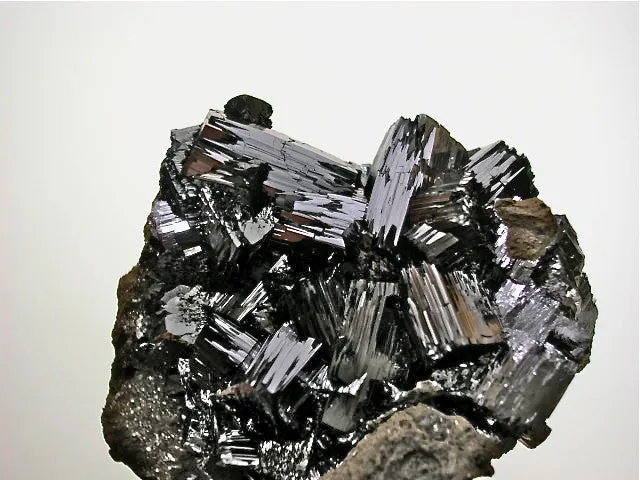 Manganite, Caland Mine, Atikokan, Ontario, Canada 1.7 x 4.5 x 5.5 cm $450. Online 9/06. SOLD.