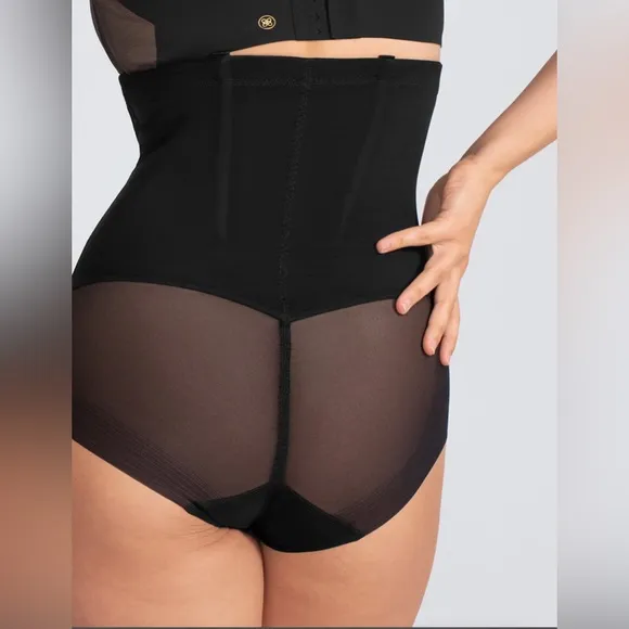 NEW Honeylove The Super Power Brief in runway black small