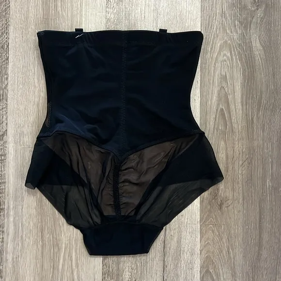 NEW Honeylove The Super Power Brief in runway black small