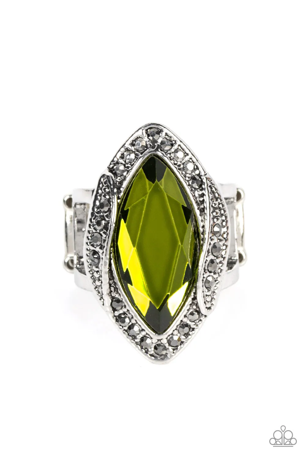 Paparazzi Let Me Take a REIGN Check - Green Ring
