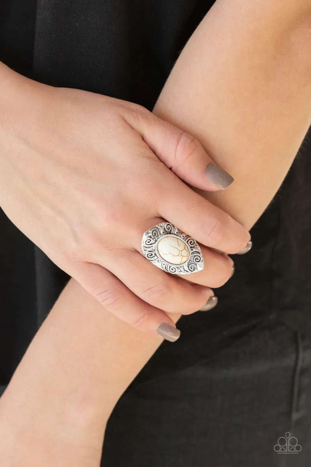 Paparazzi - Mega Mother Nature - White Ring
